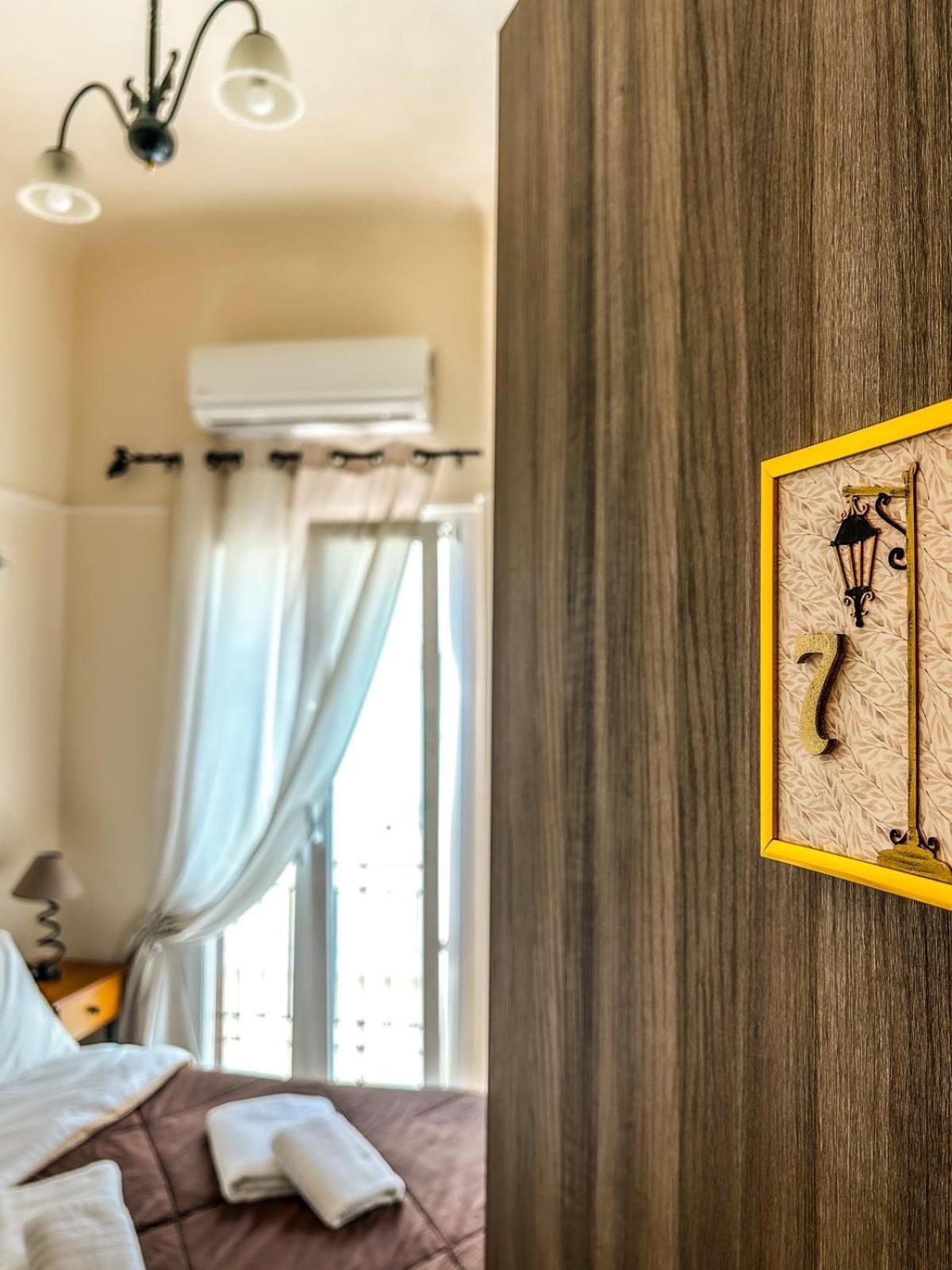 Central 9 Rooms Ermoupoli Room photo