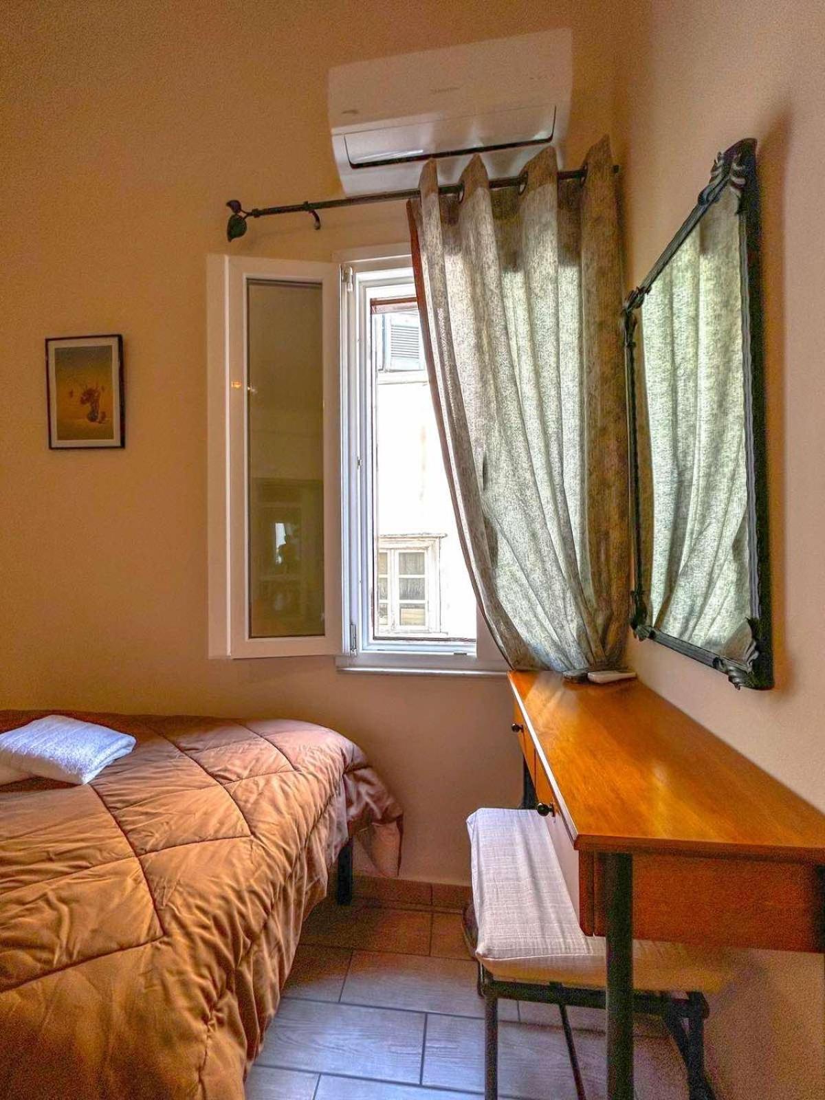 Central 9 Rooms Ermoupoli Room photo